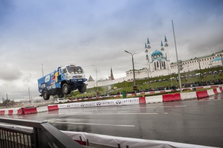 Летающий "КАМАЗ" на Kazan City Racing