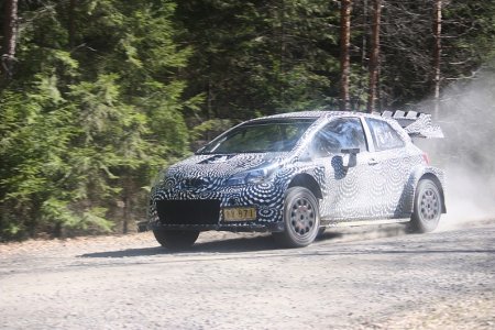 Toyota Yaris WRC 2017: есть первые шпионские снимки!