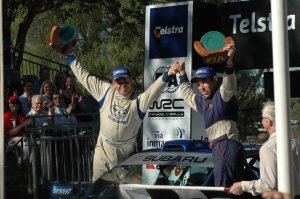 Крис Аткинсон (Chris Atkinson) и его штурман Глен Макнил (Glenn McNeall) на ралли Австралии 2004 года, Subaru Impreza (GD) WRX STI