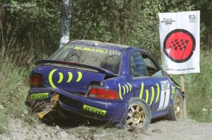 разбитая машина Колина Макрея на ралли Финляндии 1996 года