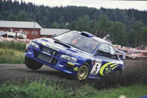 Ричард Бернс (Richard Burns) за рулем Subaru WRC, ралли 1999 года