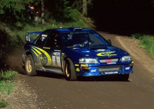 Юха Канккунен (Juha Kankkunen) за рулем Subaru WRC на ралли Финляндии 2000 года