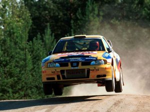 Дидье Ориол (Didier Auriol) за рулем Seat WRC на ралли 2000 года