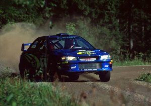 Ричард Бернс за рулем Subaru WRC на ралли 2000 года