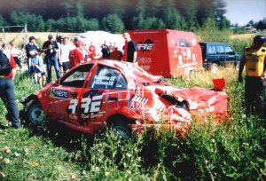 разбитый автомобиль Кая Куистилы (Kaj Kuistila) на ралли Финляндии 2002 года