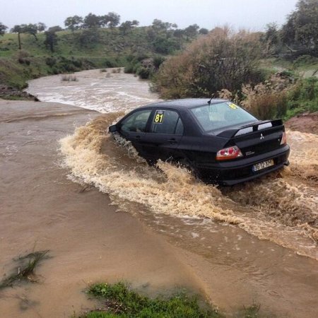 Потоп в Португалии осложнил жизнь экипажам